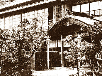 Former entrance to Shunpanro in the Meiji Era
